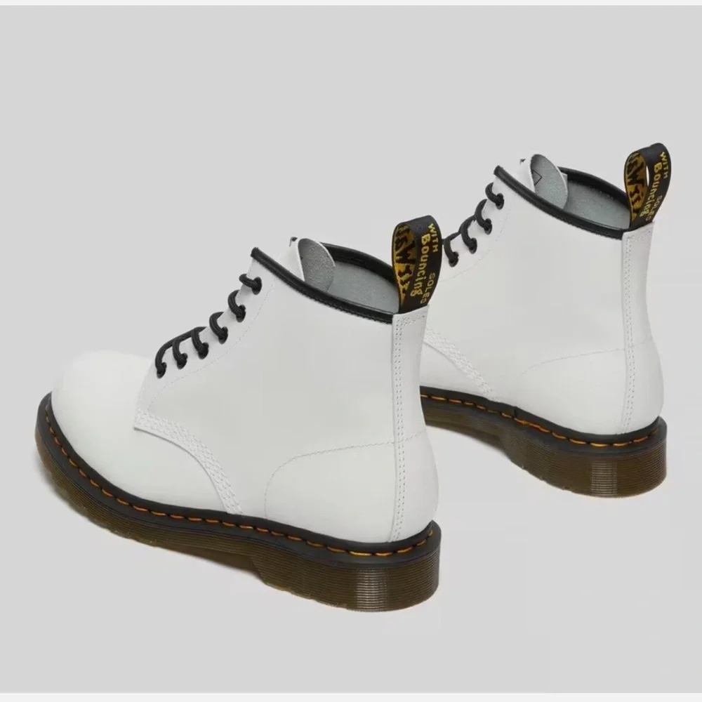 NWT Doc Martens 101 Yellow Stitch Smooth Leather White Ankle Boots - Picture 3 of 11